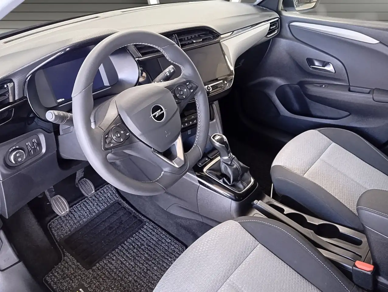 Opel Corsa F / LED / Allwetterreifen / Kamera — معرض صور السيارة 3