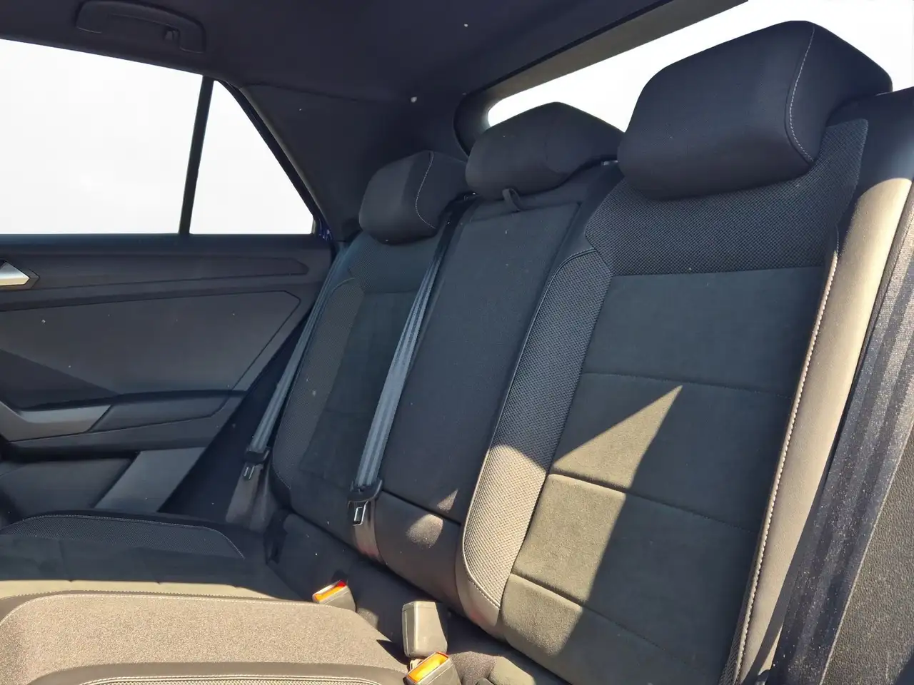 Volkswagen T-Roc 1.5 TSI DSG R-Line Navi SiHz Matrix — معرض صور السيارة 8