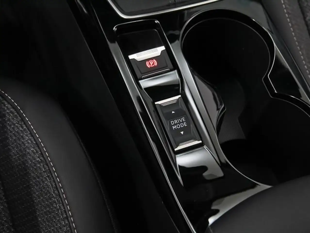 Peugeot 208 1.2 Puretech S&S Allure 100 — Galería del vehículo 32