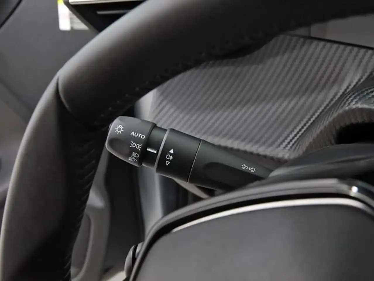 Peugeot 208 1.2 Puretech S&S Allure 100 — Galería del vehículo 16