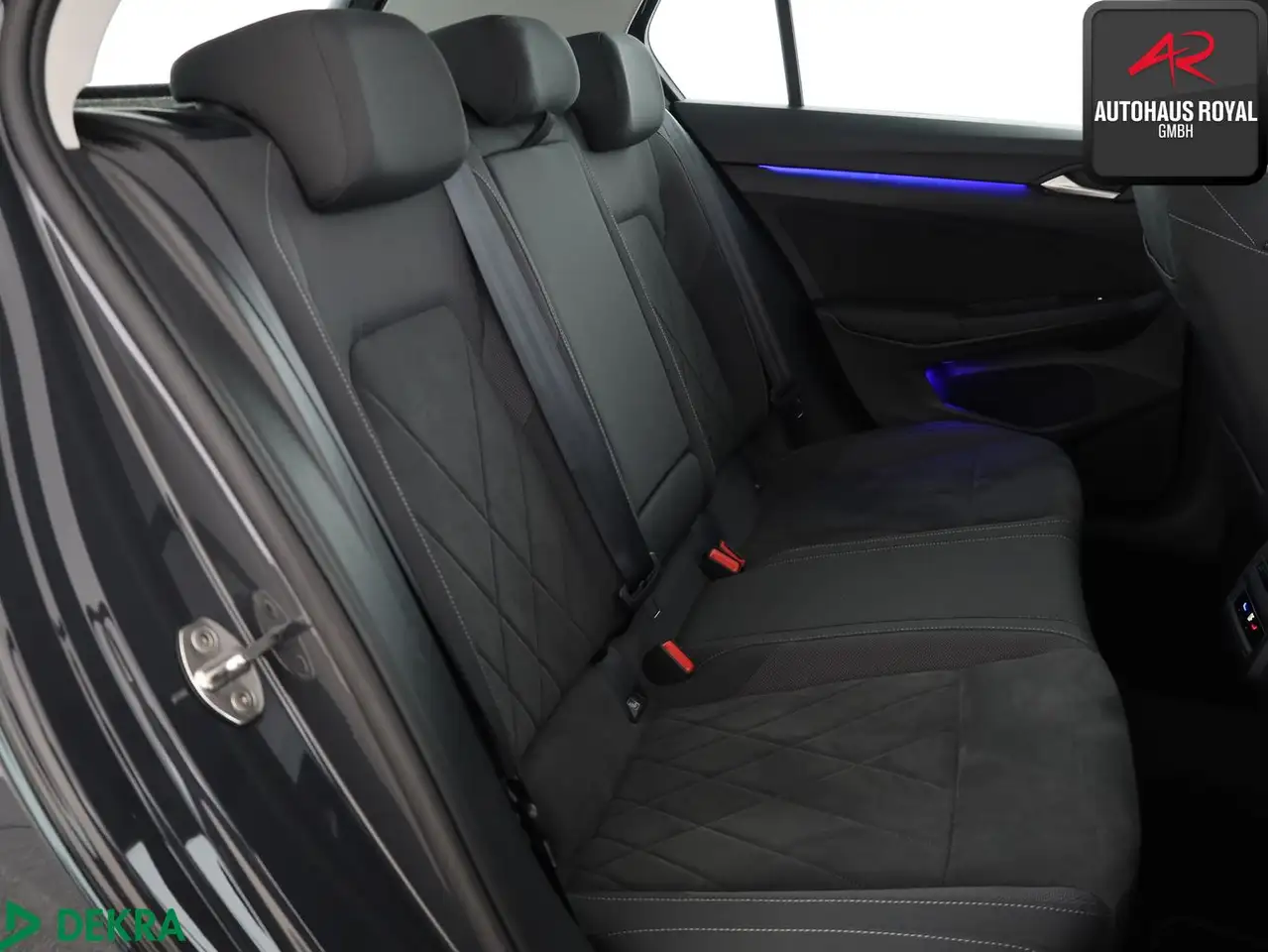 Volkswagen Golf VIII 2.0 TSI STYLE MASSAGE,MEMORY,CARPLAY — Galerie du véhicule 12