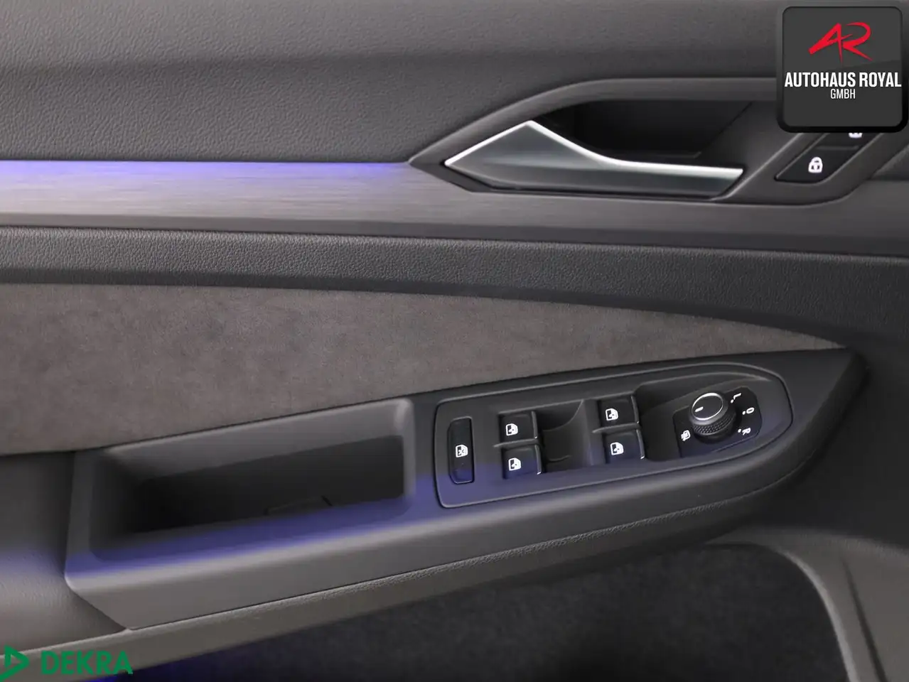 Volkswagen Golf VIII 2.0 TSI STYLE MASSAGE,MEMORY,CARPLAY — Galerie du véhicule 14
