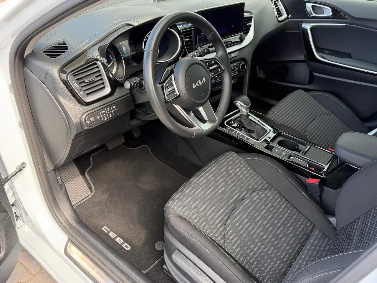 Kia Ceed SW / cee'd SW 1.6 PHEV DCT | SPIRIT | LED | NAV | HDA — معرض صور السيارة 8