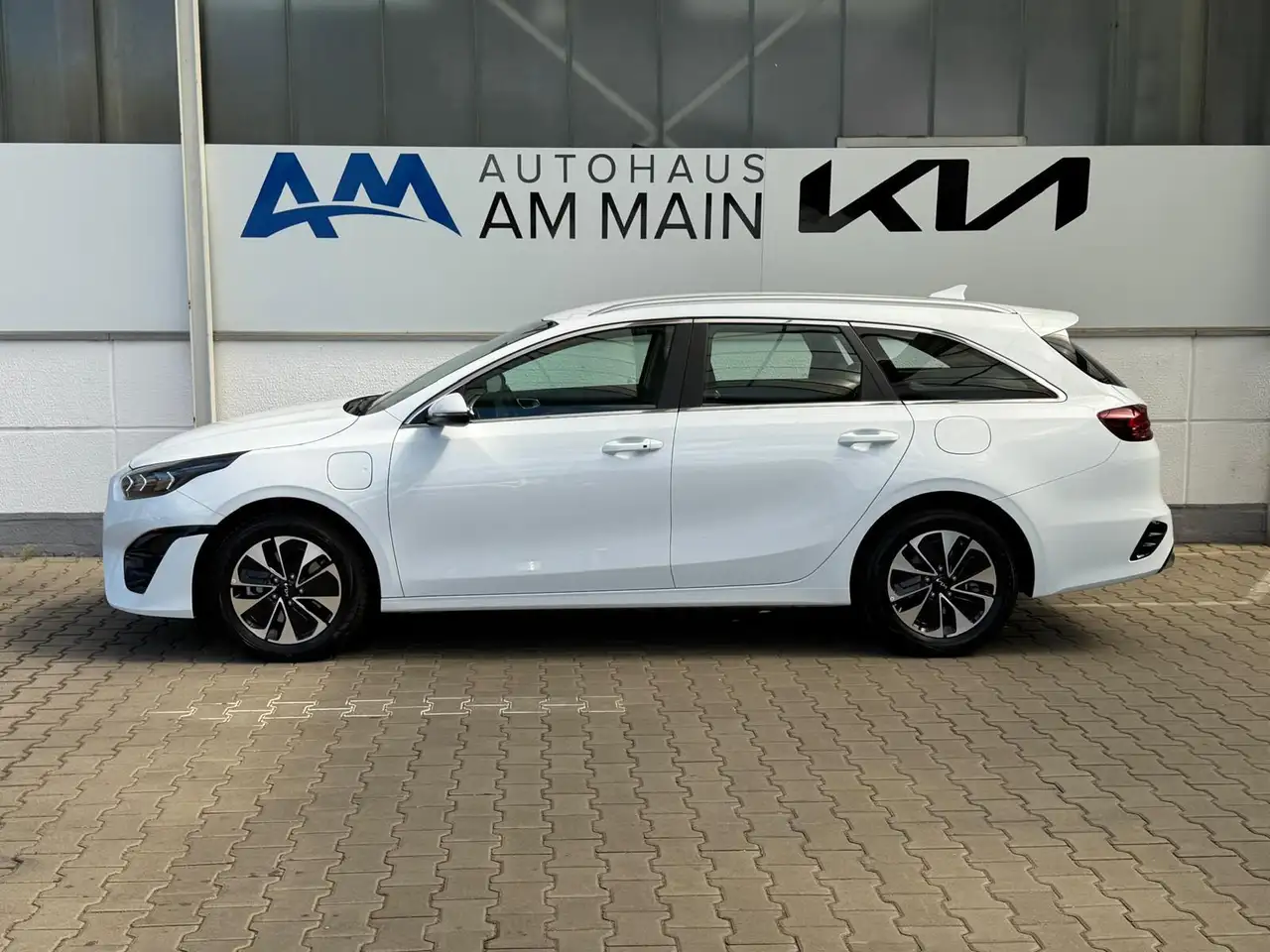 Kia Ceed SW / cee'd SW 1.6 PHEV DCT | SPIRIT | LED | NAV | HDA — معرض صور السيارة 3