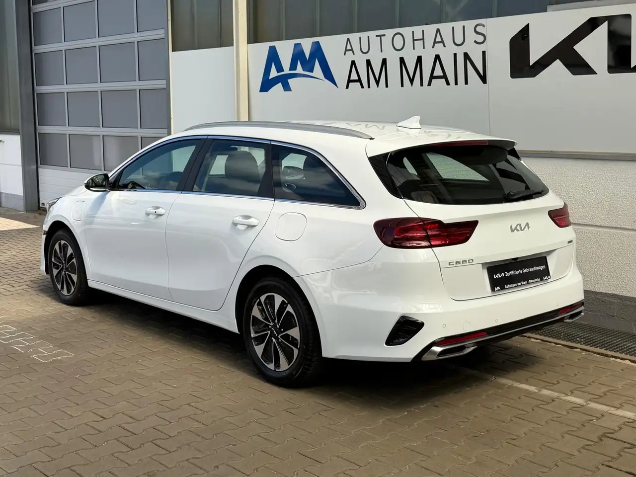 Kia Ceed SW / cee'd SW 1.6 PHEV DCT | SPIRIT | LED | NAV | HDA — معرض صور السيارة 4