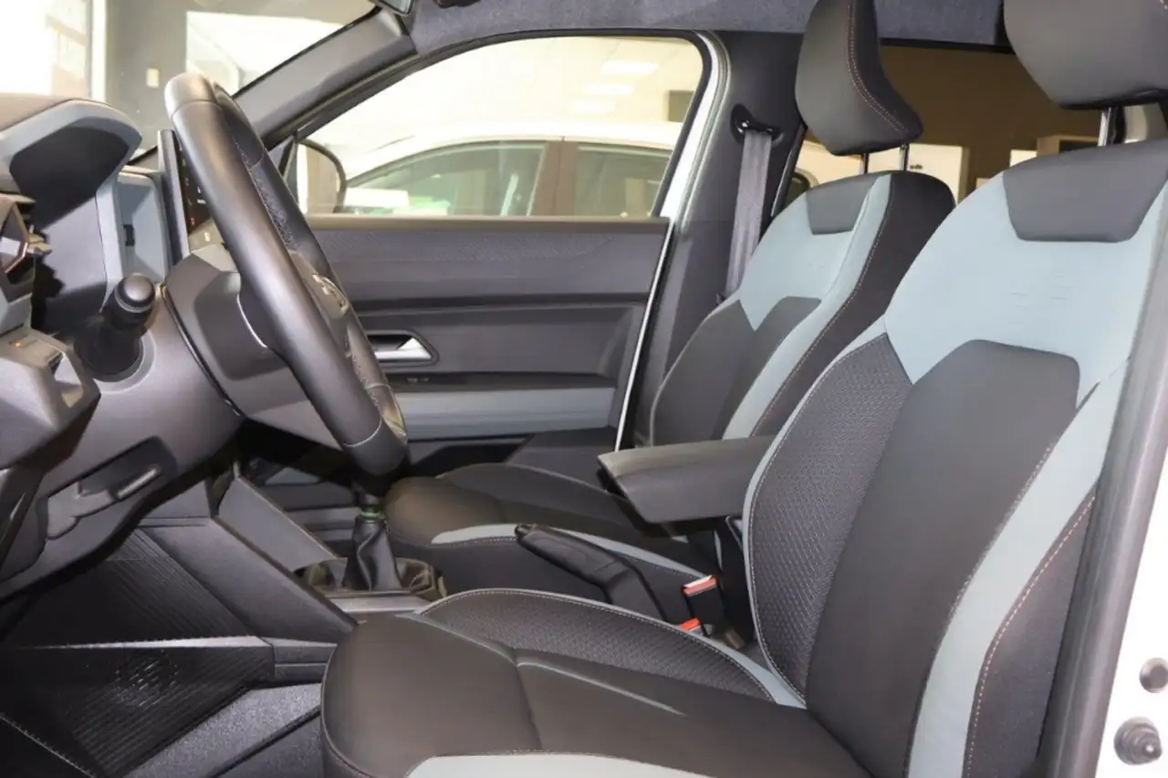 Dacia Duster 1.2 mild hybrid Extreme 4x4 96kW 48v — Vehicle gallery 27