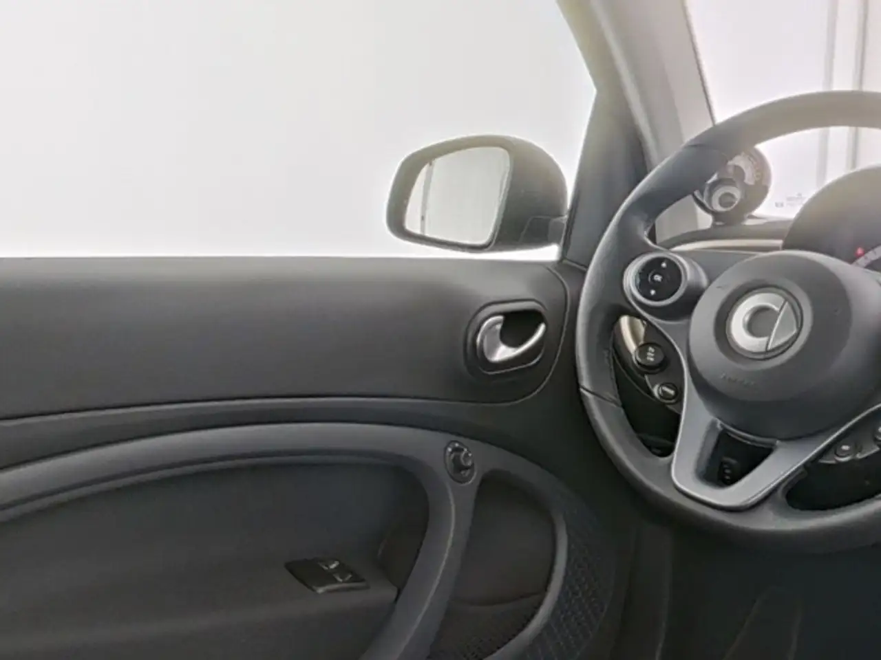 smart forTwo EQ Cabrio Passion Exclusive 22kW Kamera LED — Galerie du véhicule 9