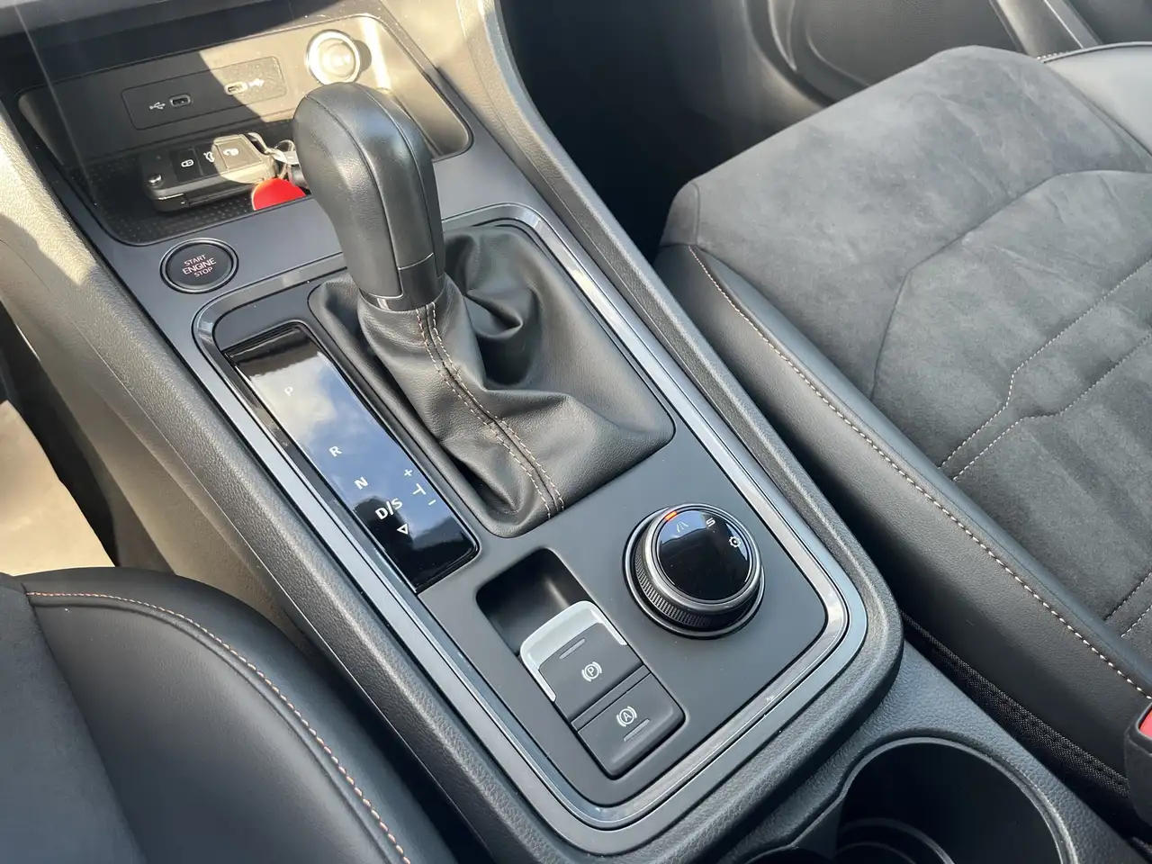 CUPRA Ateca 1,5 TSI DSG + Navi + Kamera + 19 Zoll + Voll LED + — Vehicle gallery 13