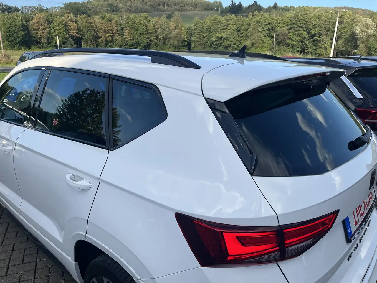 CUPRA Ateca 1,5 TSI DSG + Navi + Kamera + 19 Zoll + Voll LED + — Vehicle gallery 8