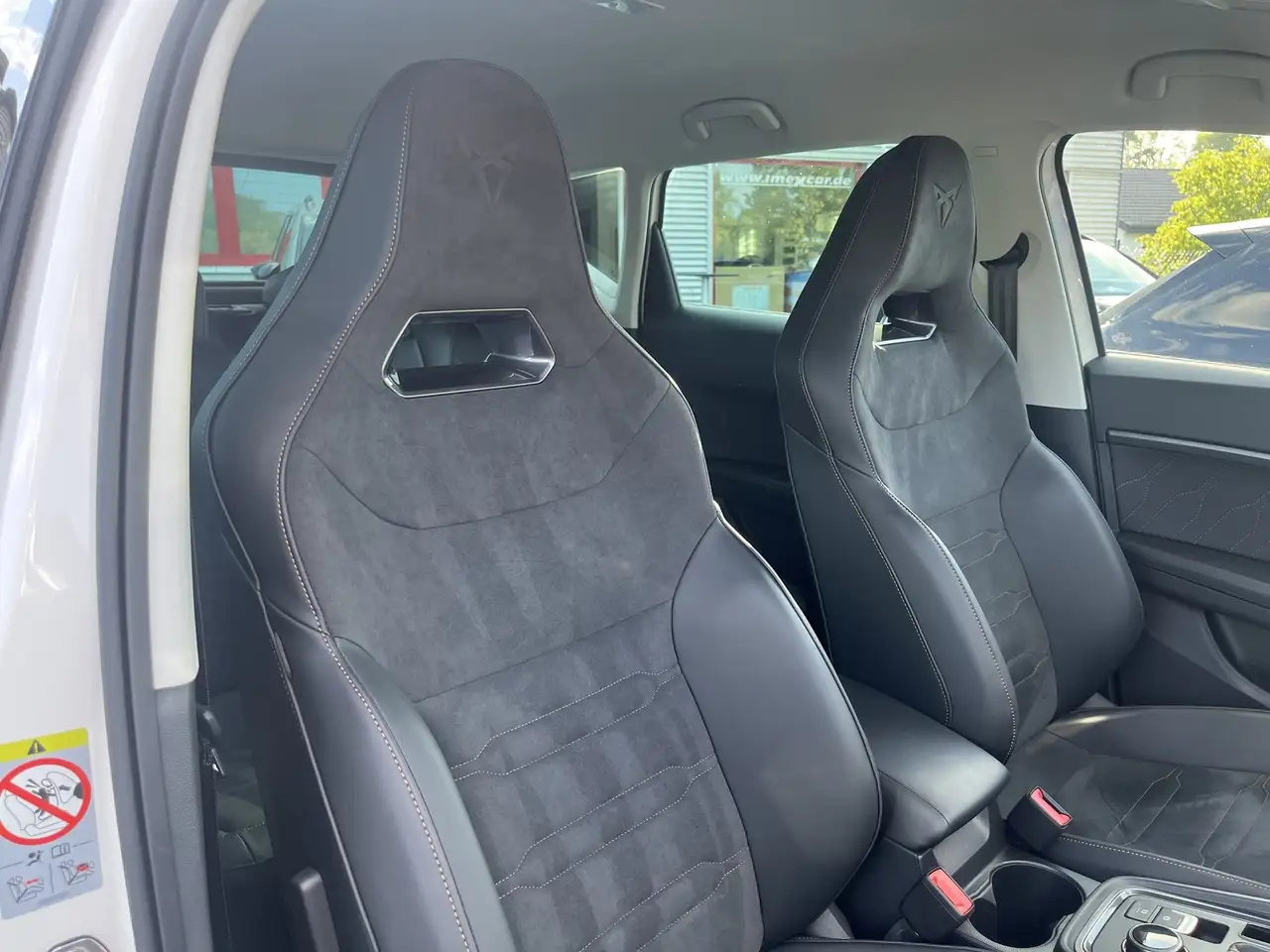 CUPRA Ateca 1,5 TSI DSG + Navi + Kamera + 19 Zoll + Voll LED + — Vehicle gallery 7
