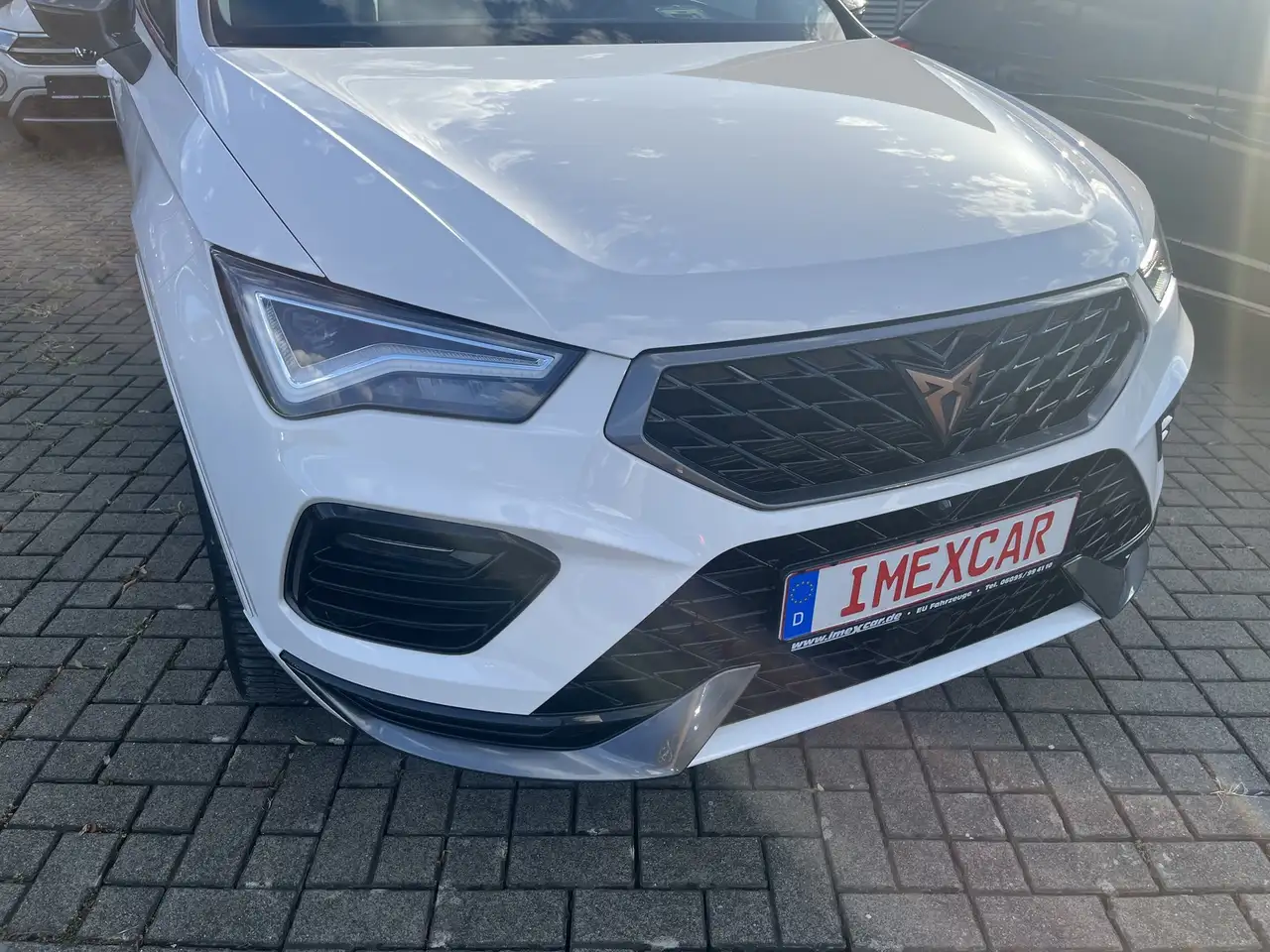 CUPRA Ateca 1,5 TSI DSG + Navi + Kamera + 19 Zoll + Voll LED + — Vehicle gallery 5