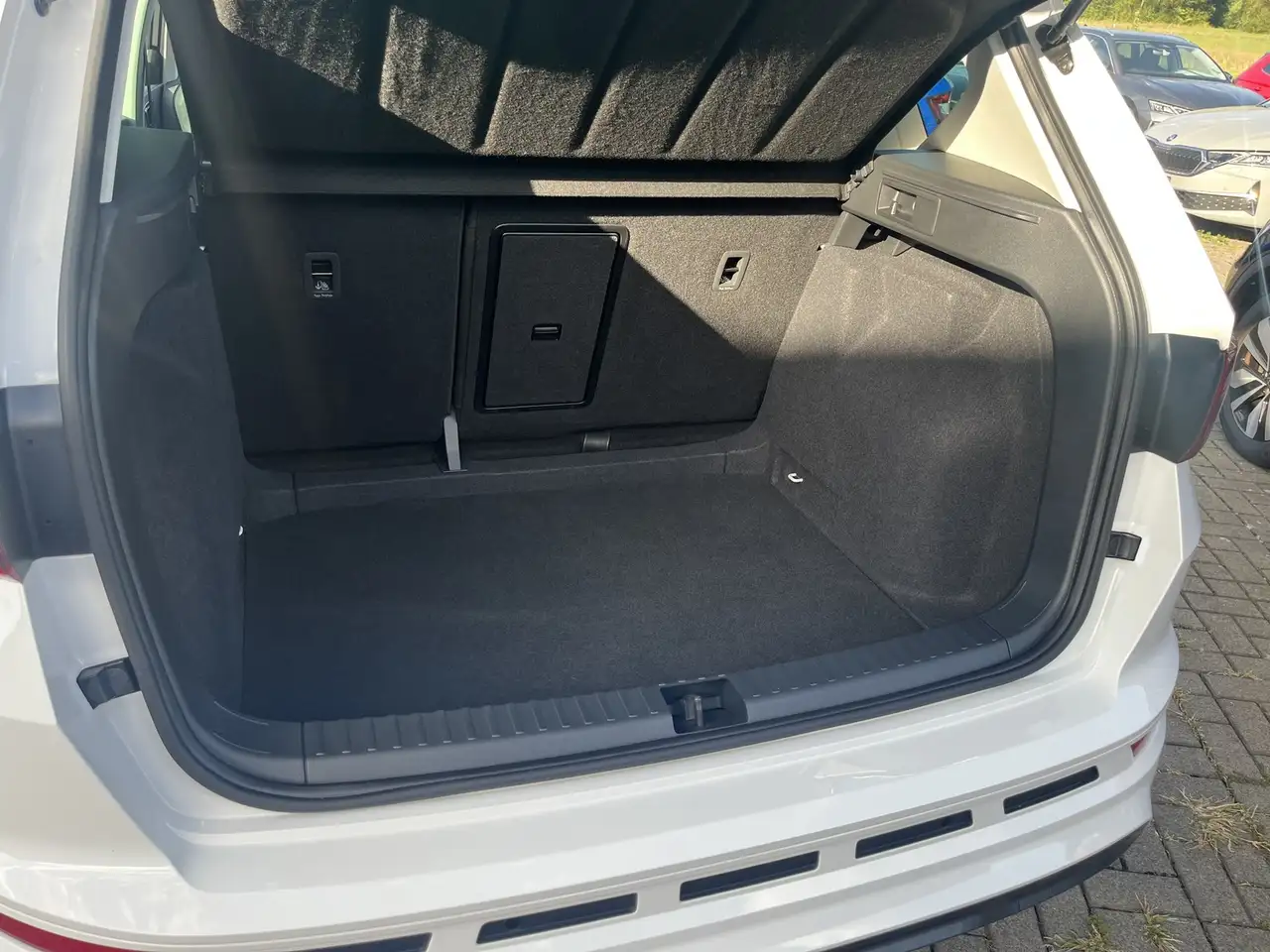 CUPRA Ateca 1,5 TSI DSG + Navi + Kamera + 19 Zoll + Voll LED + — Vehicle gallery 23
