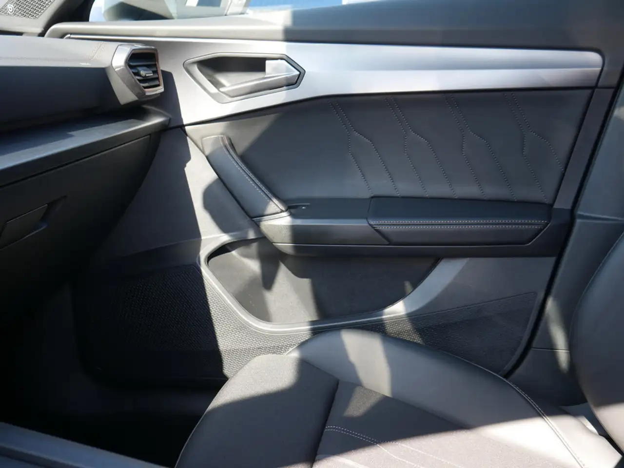 CUPRA Formentor 2.5 TSI VZ5 4Drive ACC BEATS MATRIX — Galerie du véhicule 15
