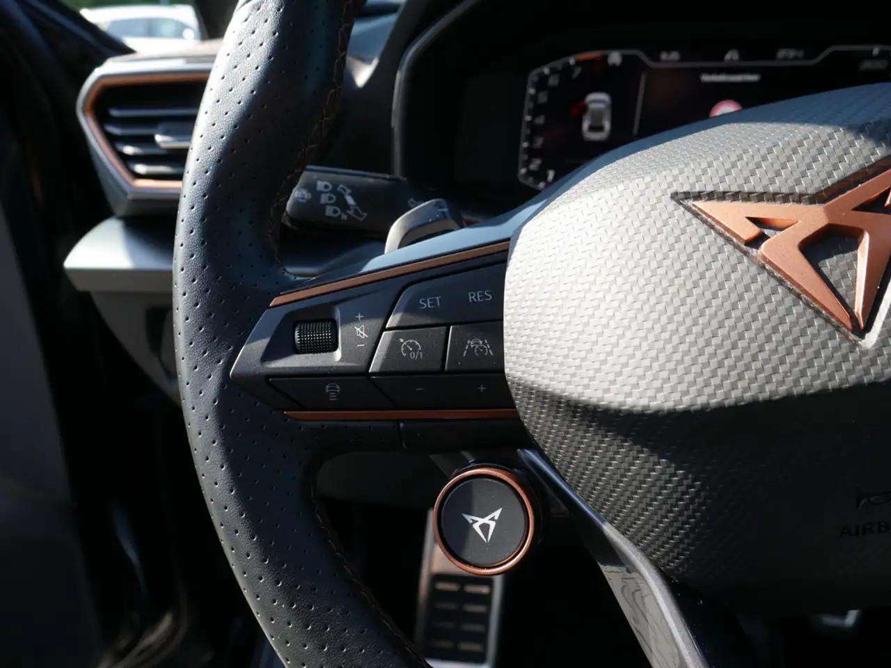 CUPRA Formentor 2.5 TSI VZ5 4Drive ACC BEATS MATRIX — Galerie du véhicule 18