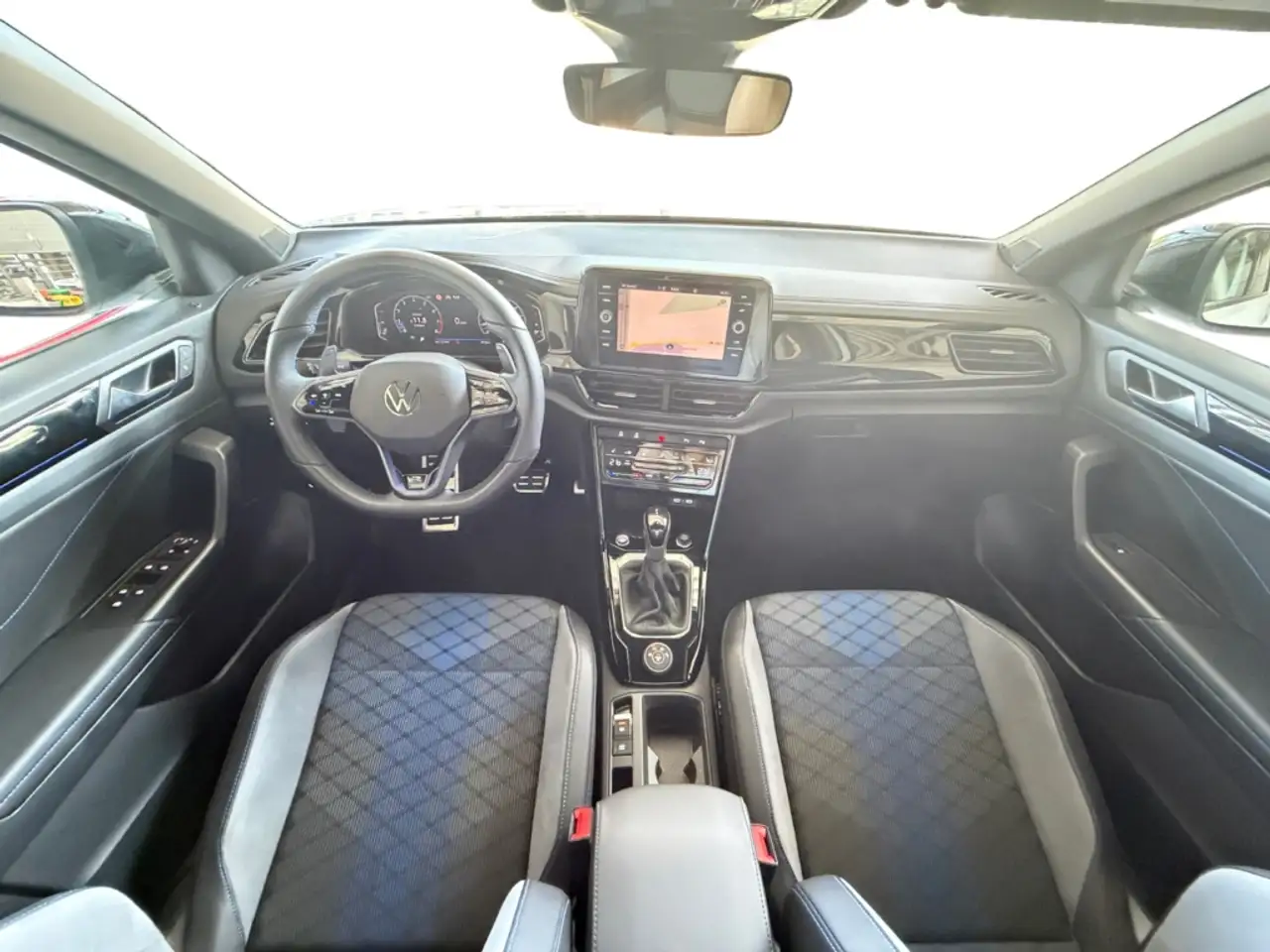 Volkswagen T-Roc R 2.0TSI 4Motion DSG Matrix Navi Rear View ACC — Vehicle gallery 9