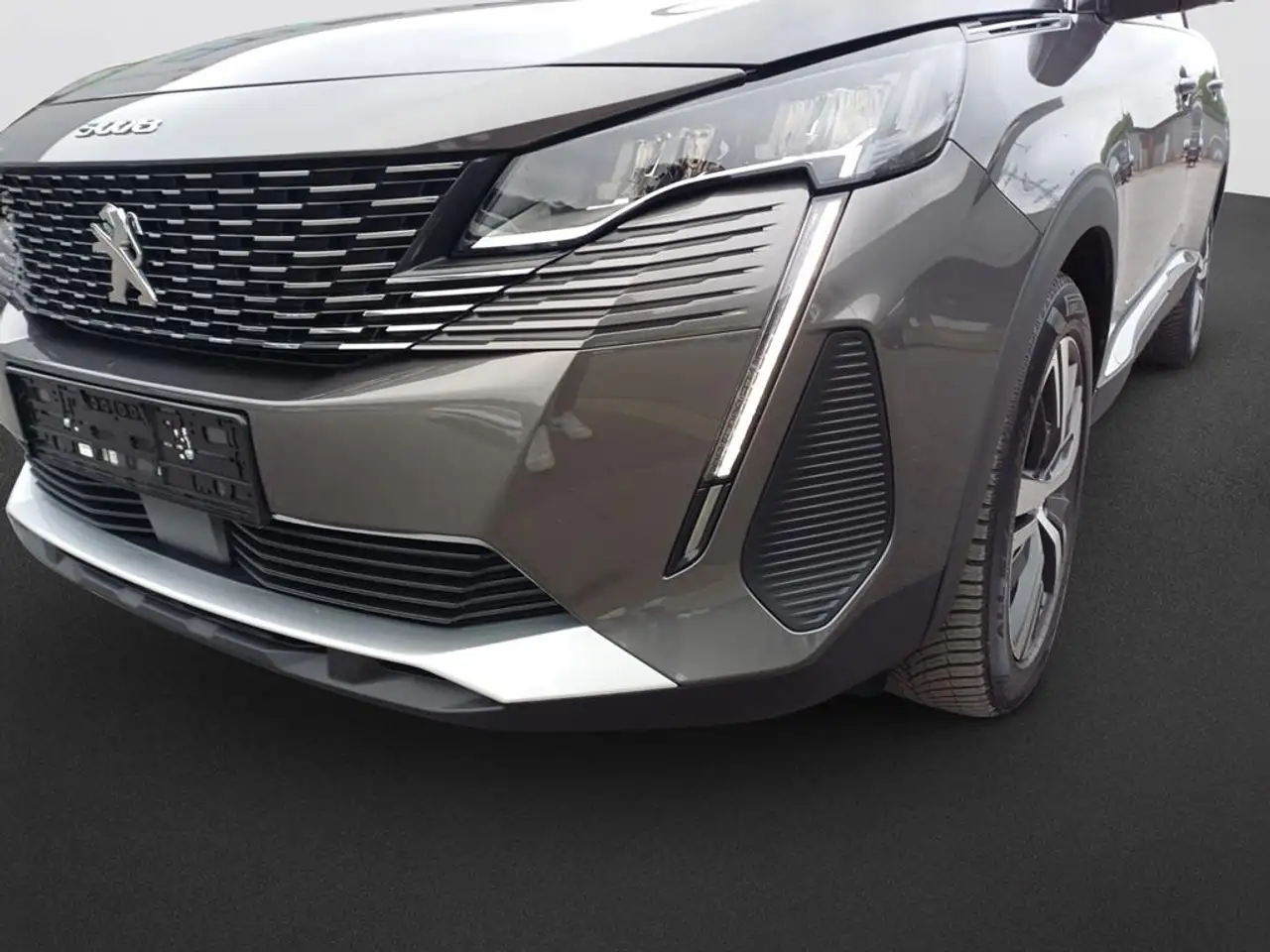 Peugeot 5008 Hybrid 136 Allure Pack — معرض صور السيارة 9