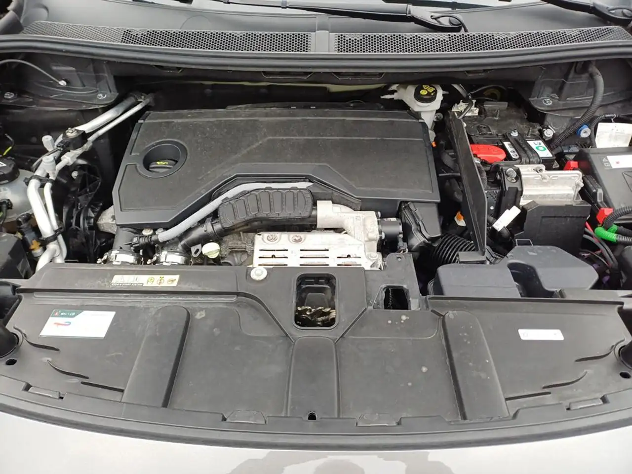 Peugeot 5008 Hybrid 136 Allure Pack — معرض صور السيارة 5