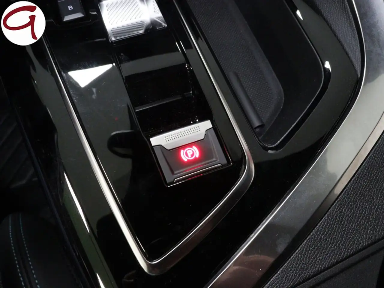 Peugeot 3008 HYB PHEV 180 Allure Pack e-EAT8 — Vehicle gallery 26