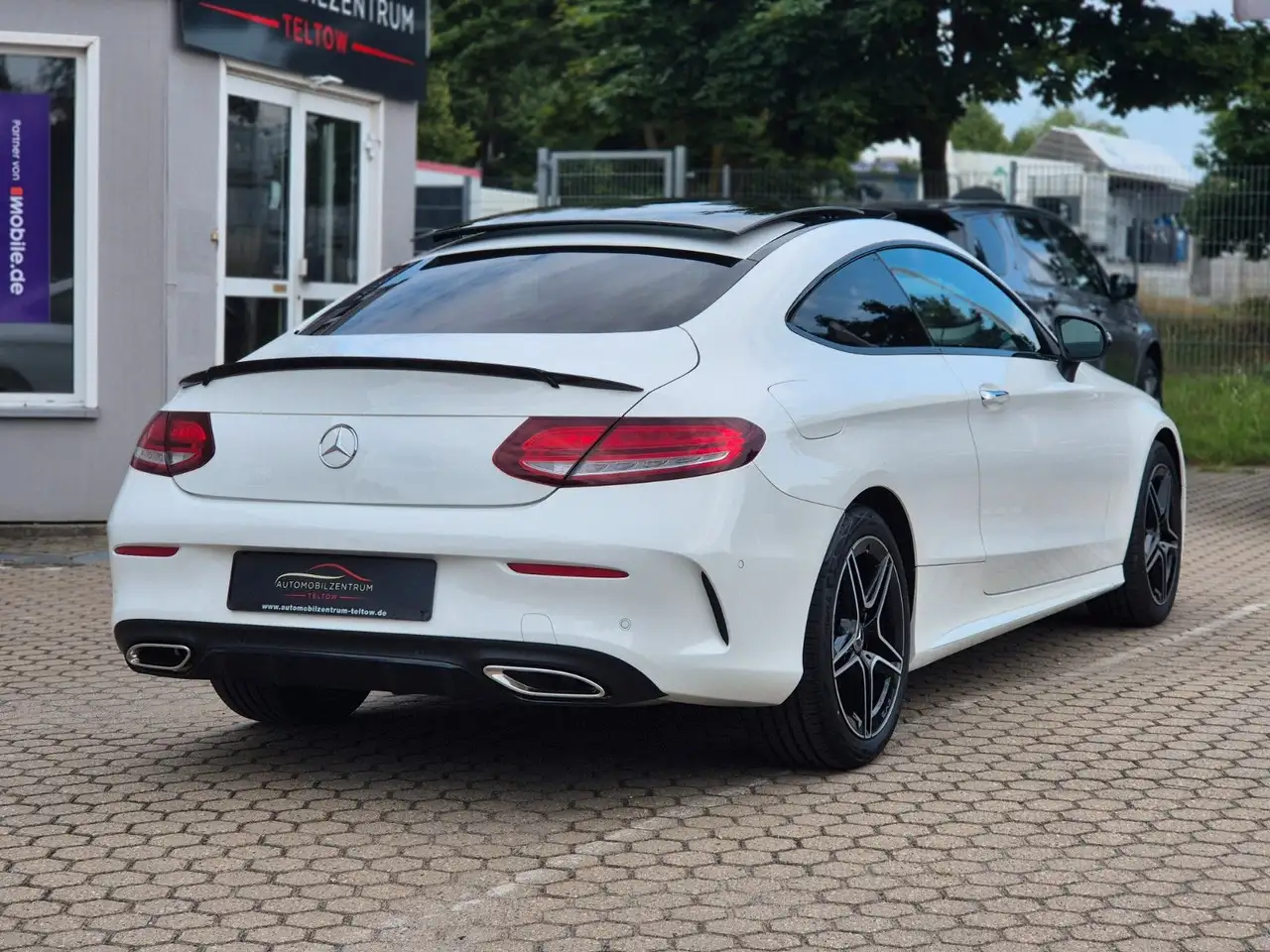 Mercedes-Benz C 200 C200 Coupé AMG Line Multibeam Pano Night Keyless — Galerie du véhicule 9