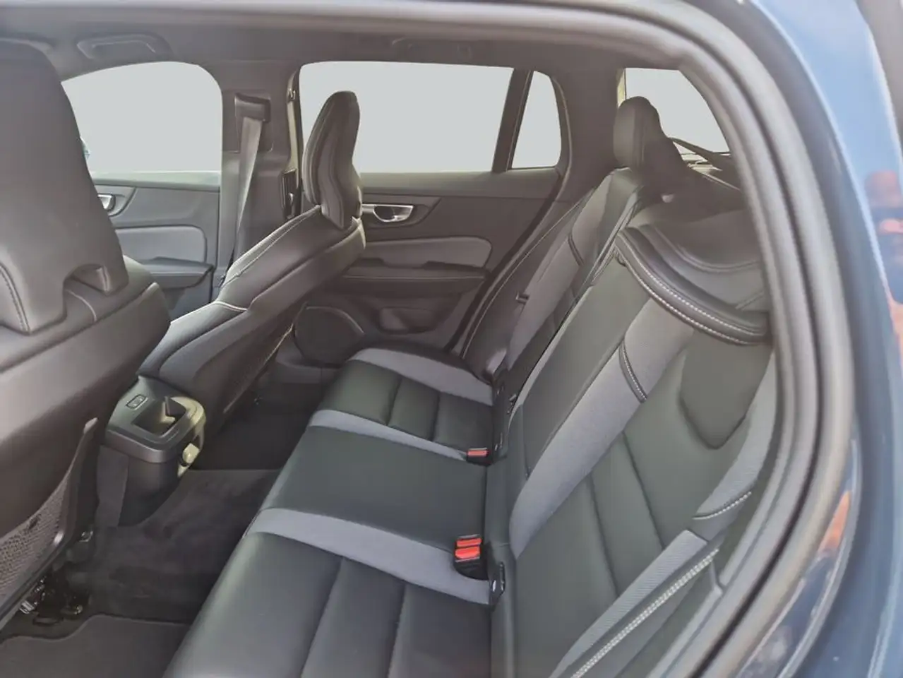 Volvo V60 B4 B DKG Plus Bright Teil-Leder Audio HK 360°V — معرض صور السيارة 10