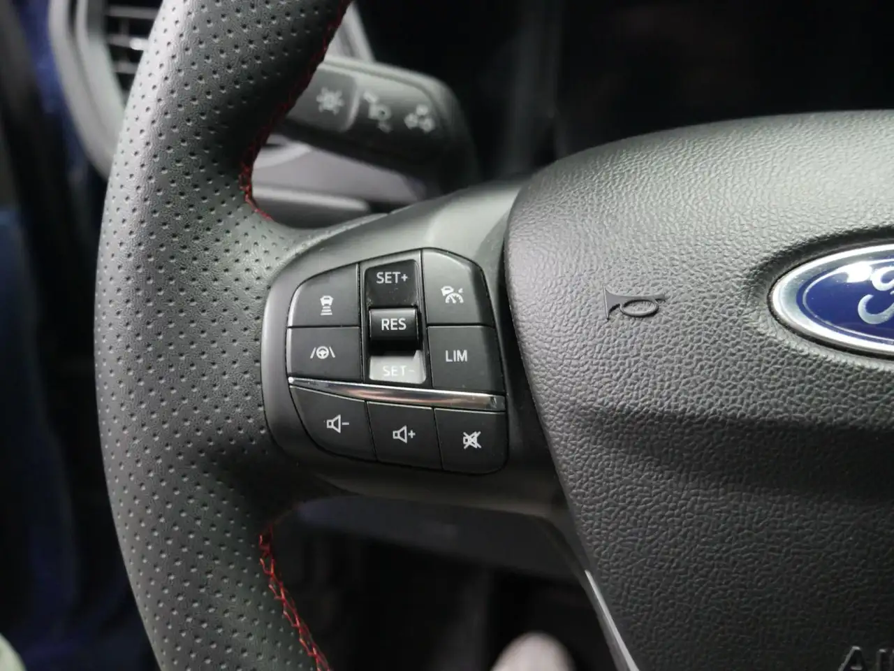Ford Kuga ST-Line X 2.5 Duratec PHEV 165kW Auto — Vehicle gallery 18