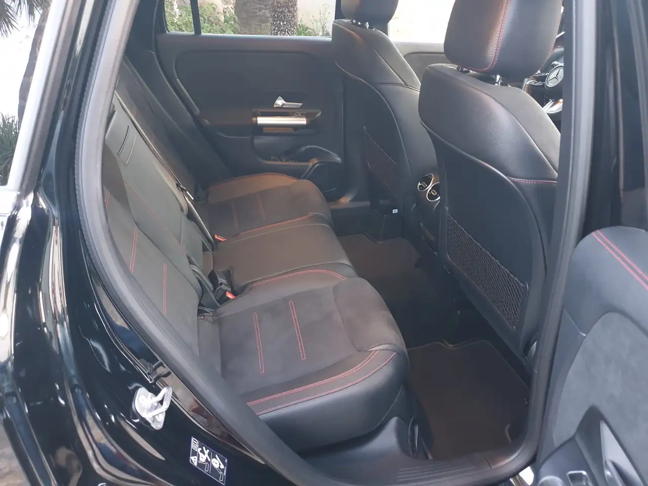 Mercedes-Benz GLA 200 200d 8G-DCT — Vehicle gallery 6