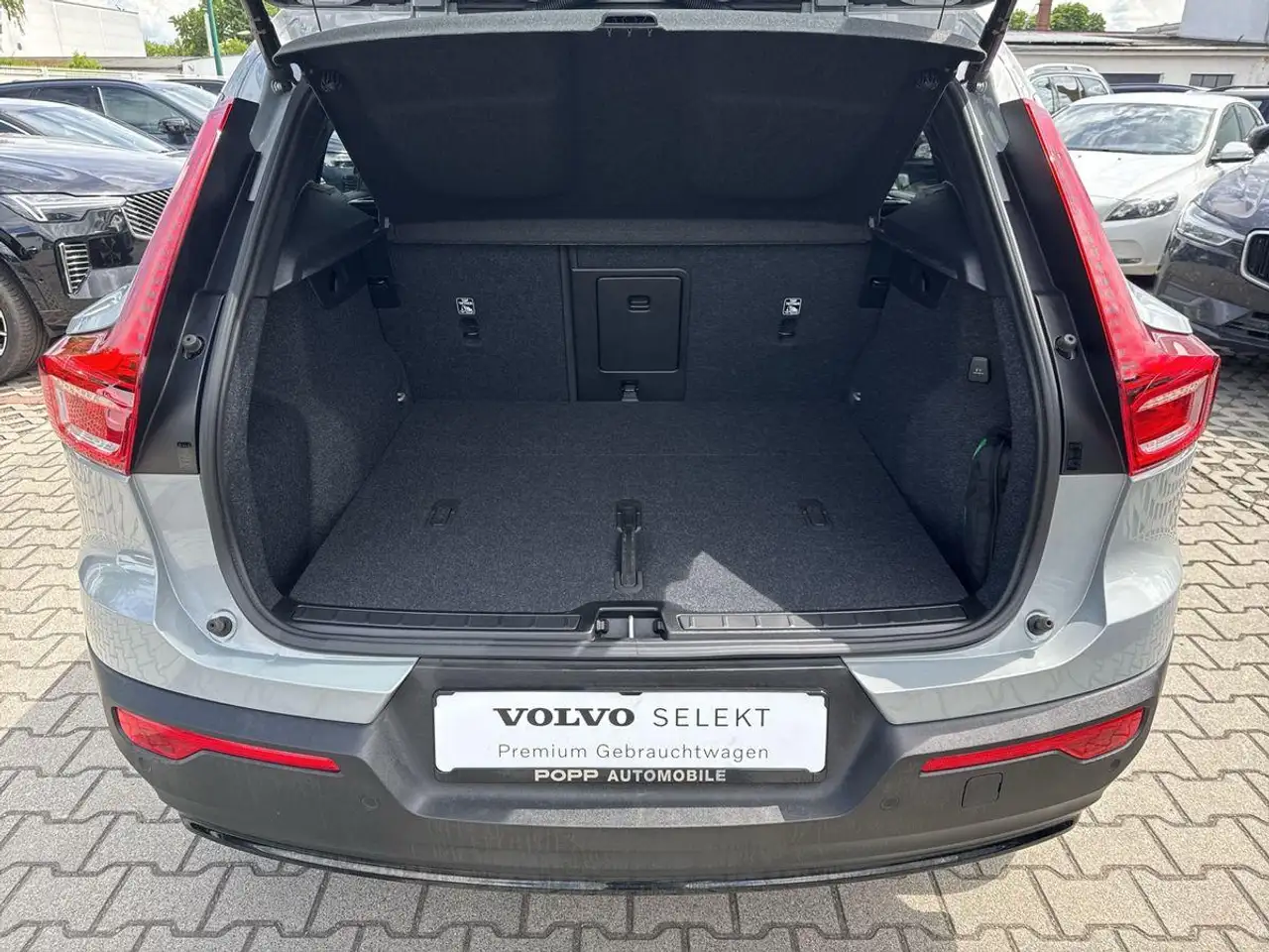Volvo XC40 B3 FWD Plus Dark ACC CAM H&K LED LHZ SHZ — معرض صور السيارة 17