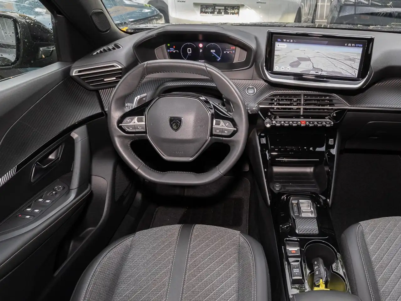 Peugeot 2008 Allure +NAV+RFK360+SHZ+PDZ+CARPLAY+ACC+eFH+ — Vehicle gallery 6
