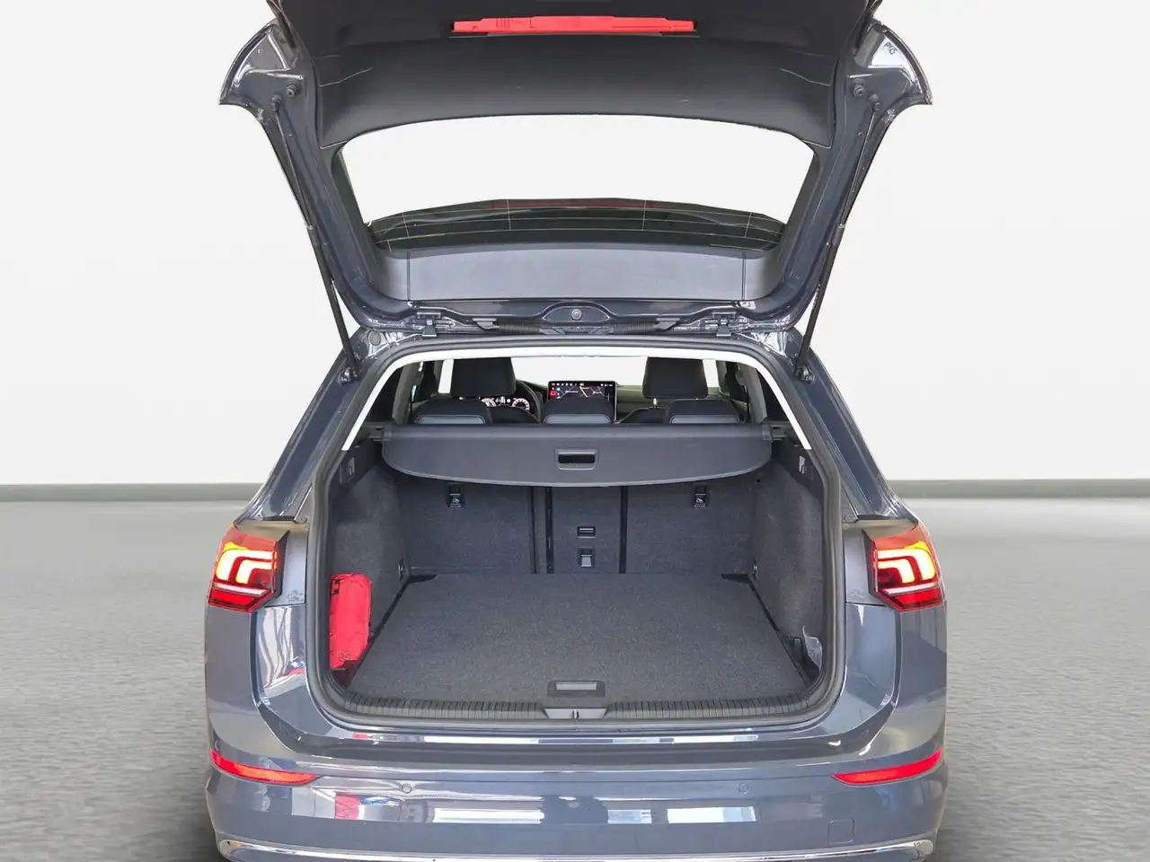 Volkswagen Golf Variant VIII 1.5 eTSI Goal DSG Navi*AHK*LED — Galería del vehículo 13