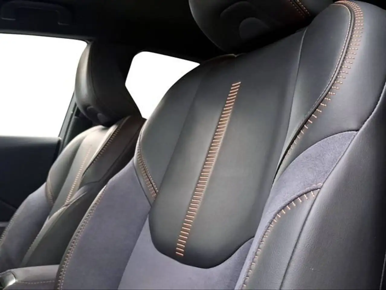 Lexus LBX 1.5 136cv HEV Cool — Vehicle gallery 15