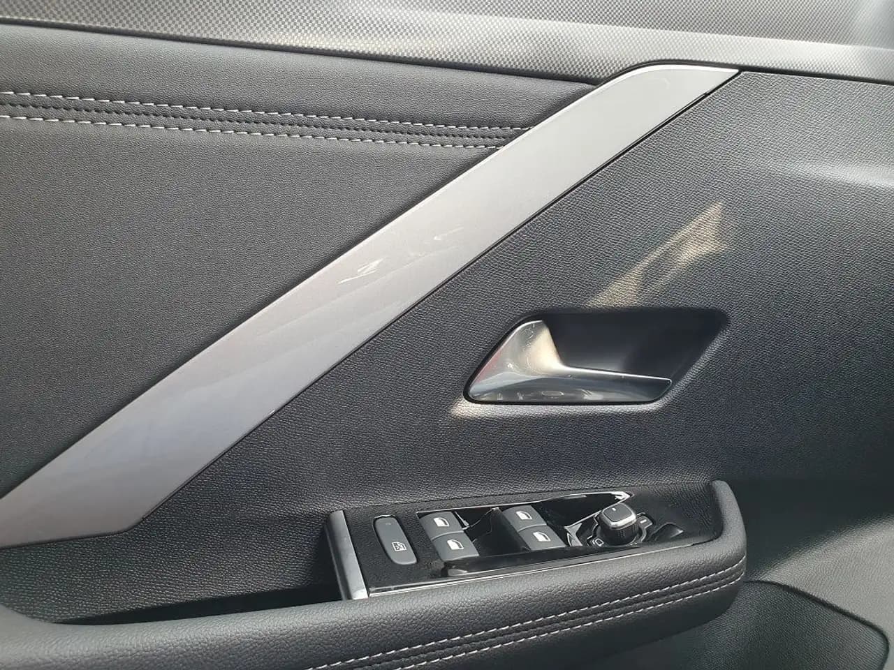 Opel Astra Sports Tourer 1.2 Turbo GS — معرض صور السيارة 11