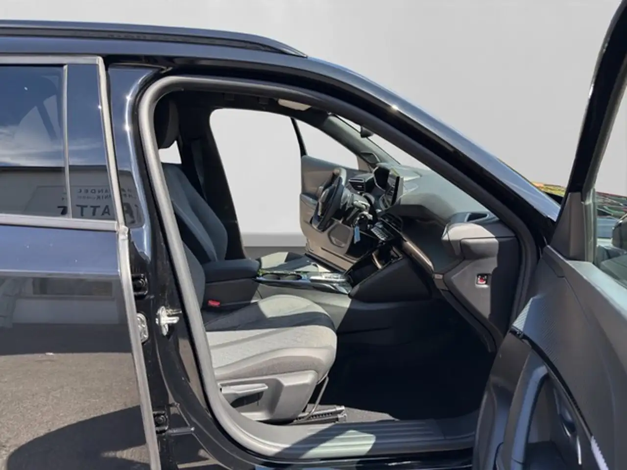 Peugeot 2008 Allure EAT8 ALLWETTER SHZ PDC KLIMAAT — Galería del vehículo 9