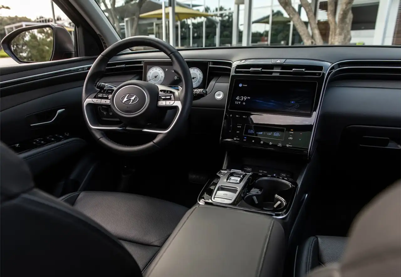 Hyundai TUCSON 1.6 TGDI HEV Maxx Sky AT — Vehicle gallery 18