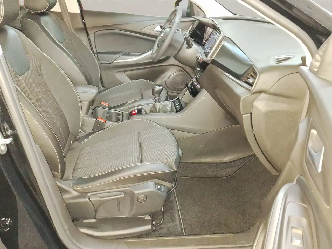 Opel Grandland 1.2 Turbo GS Line LED+Navi+SHZ+2xKlima — Galería del vehículo 16