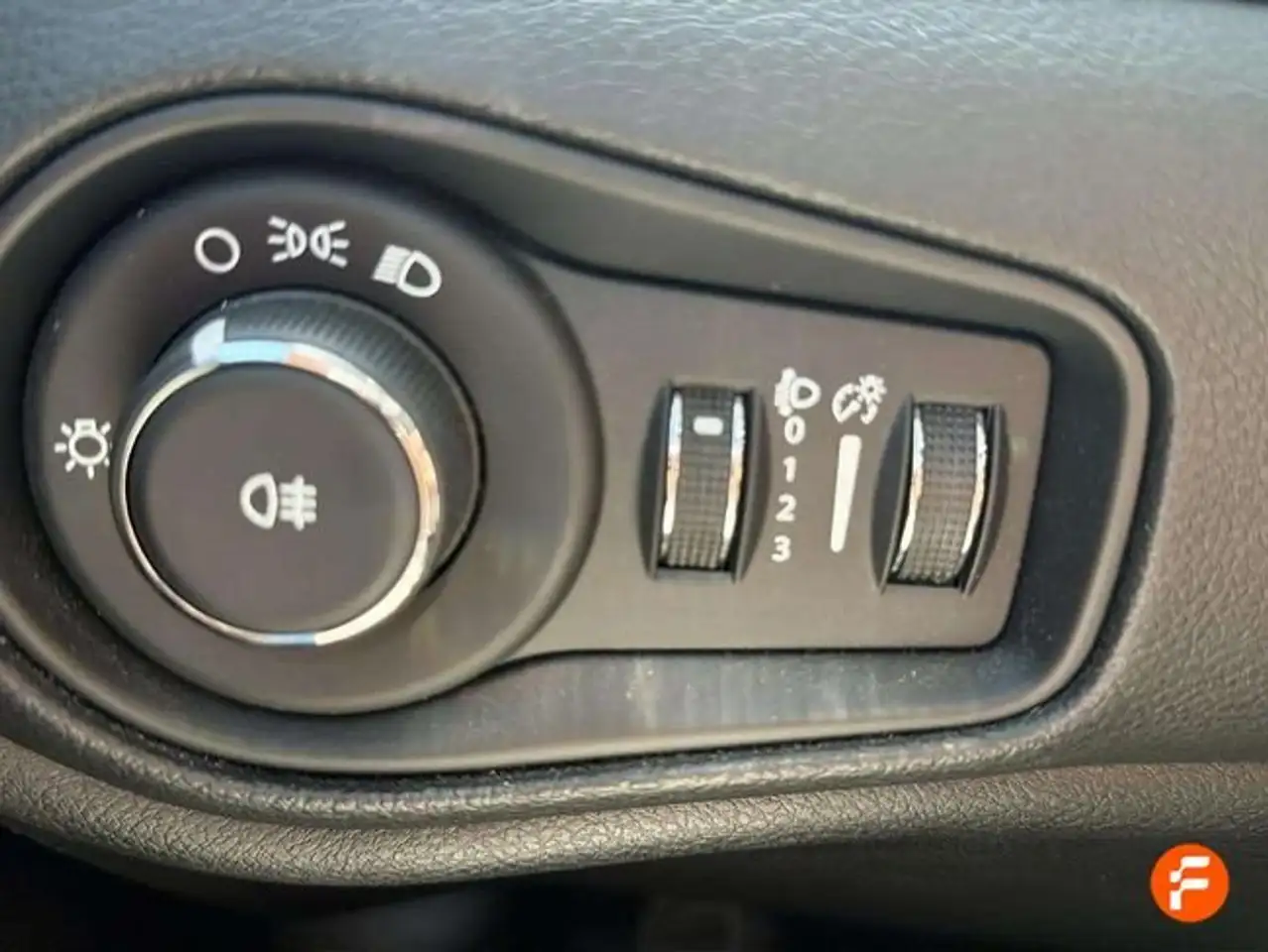 Jeep Renegade eHybrid Altitude 1.5 MHEV 130hp Dct Fwd — معرض صور السيارة 21