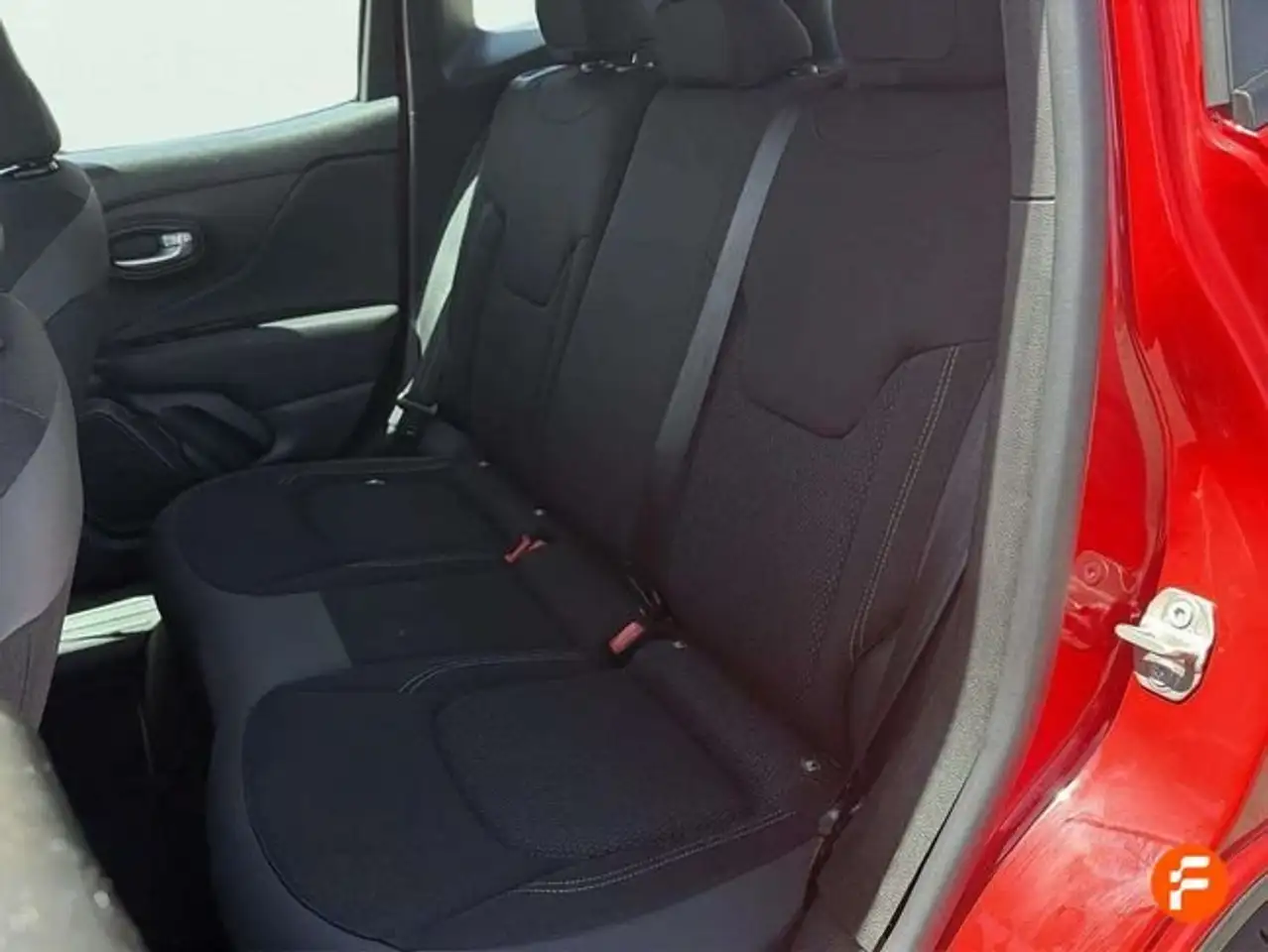 Jeep Renegade eHybrid Altitude 1.5 MHEV 130hp Dct Fwd — معرض صور السيارة 4