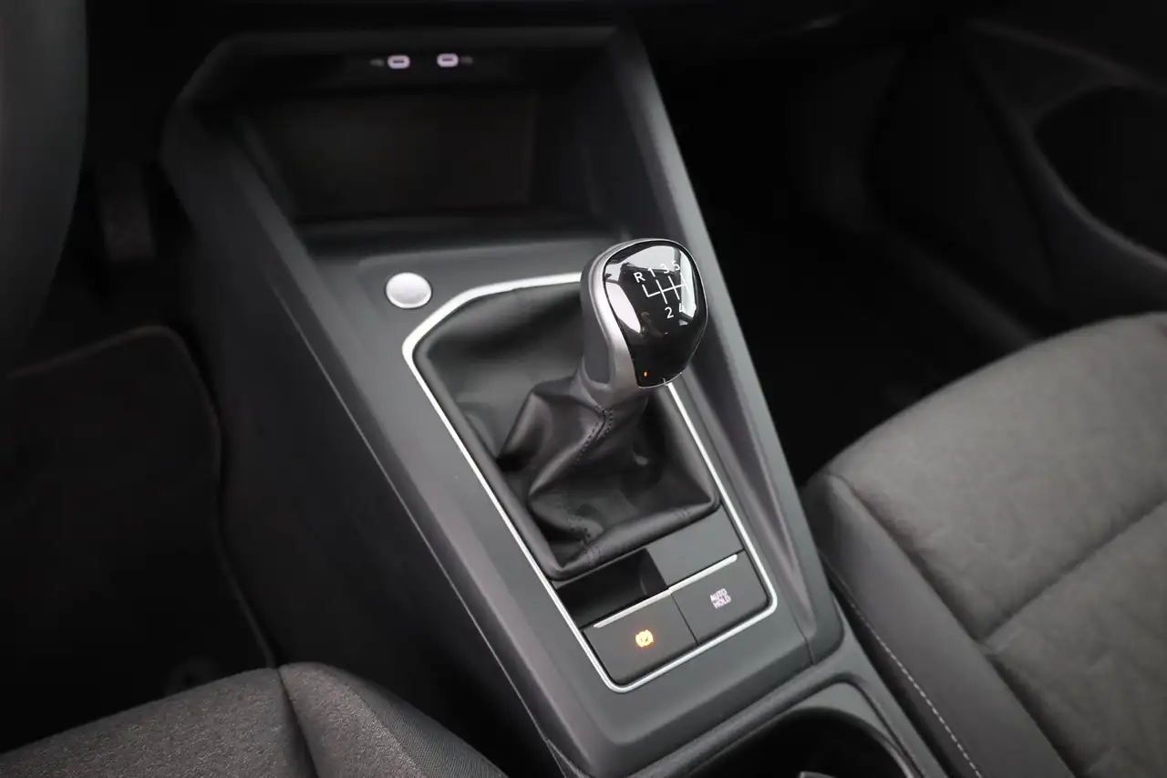 Volkswagen Golf VIII Variant 1.5 TSI Life LED App-Connect — Vehicle gallery 13