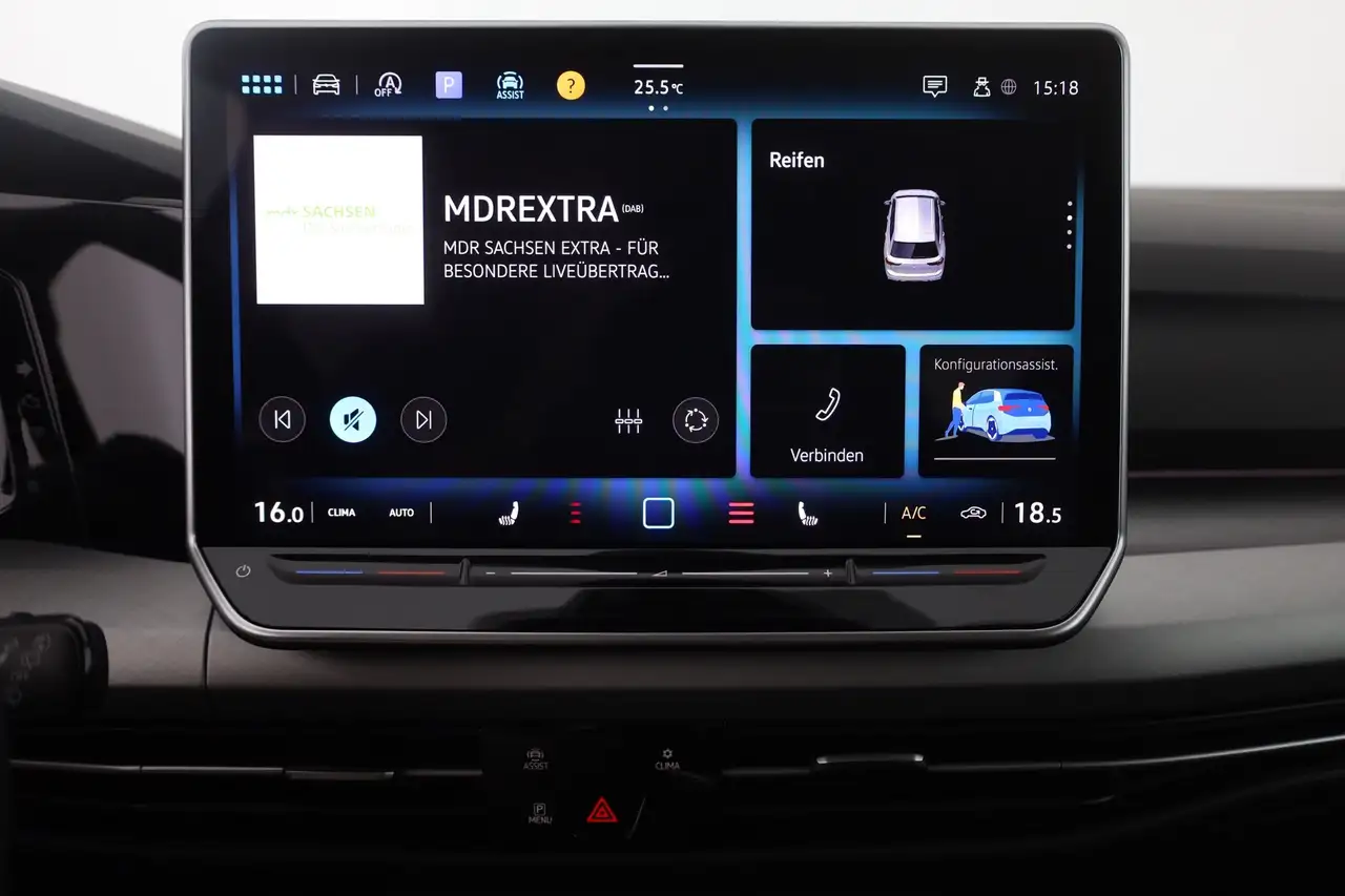 Volkswagen Golf VIII Variant 1.5 TSI Life LED App-Connect — Vehicle gallery 11