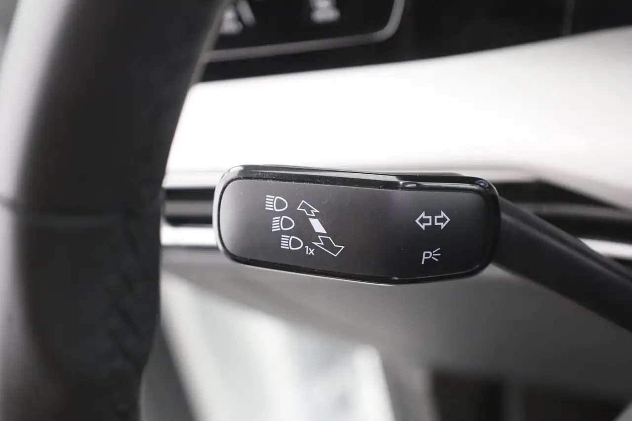 Volkswagen Golf VIII Variant 1.5 TSI Life LED App-Connect — Vehicle gallery 18