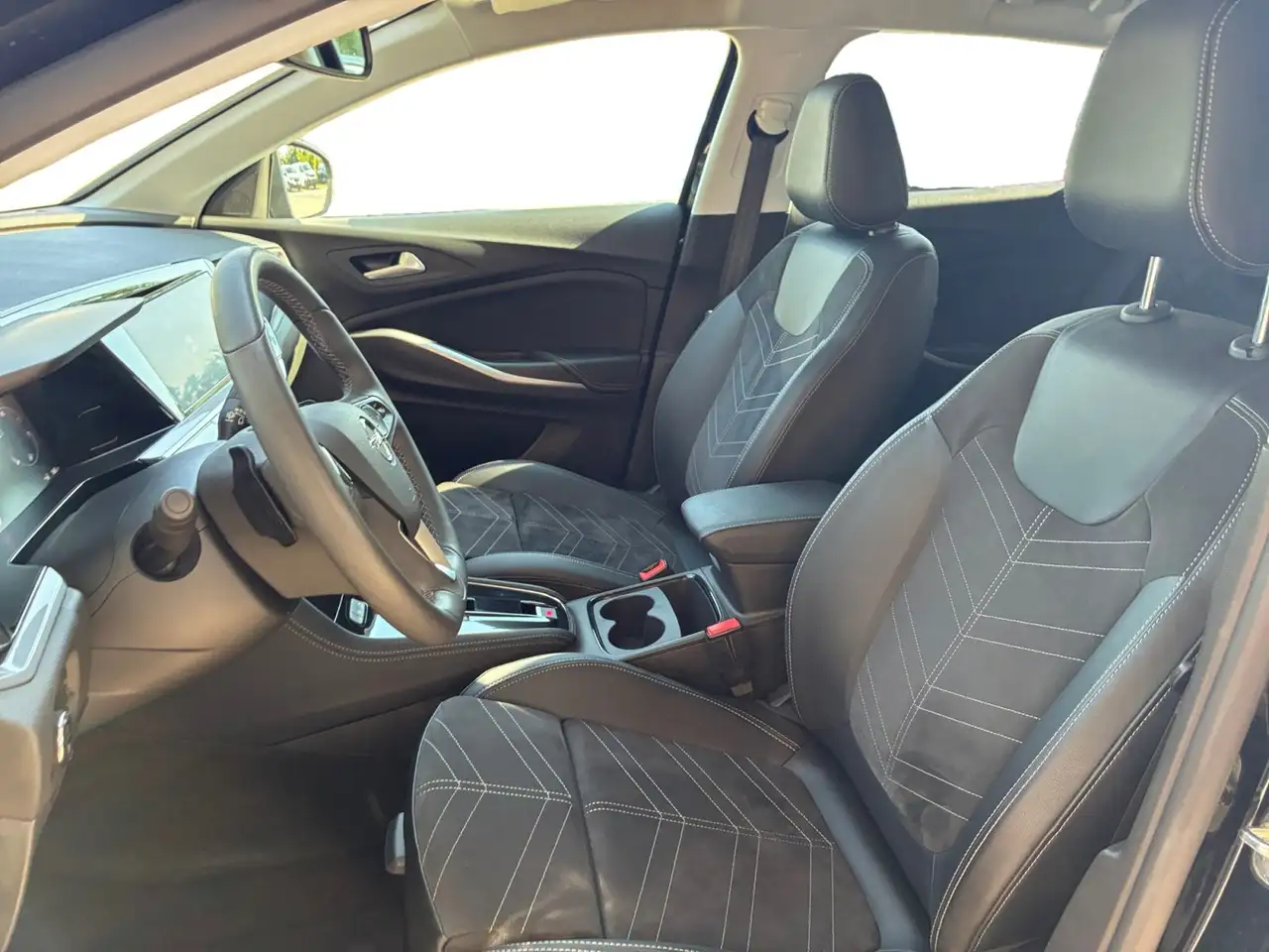 Opel Grandland 1.2 Alcantara-Sitze, Navi, KeyLess — Galería del vehículo 11