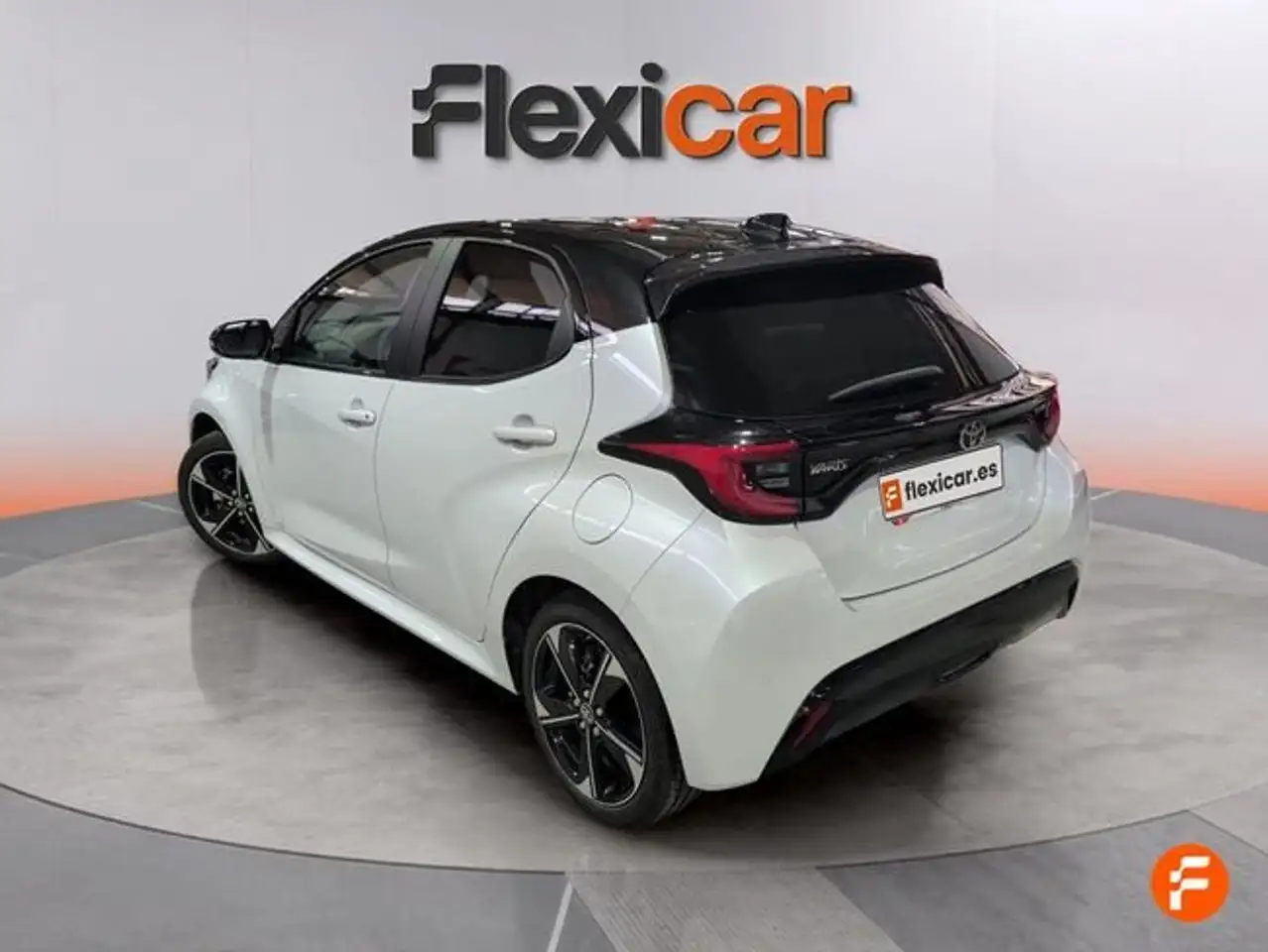 Toyota Yaris 120H 1.5 Active Plus — Vehicle gallery 5