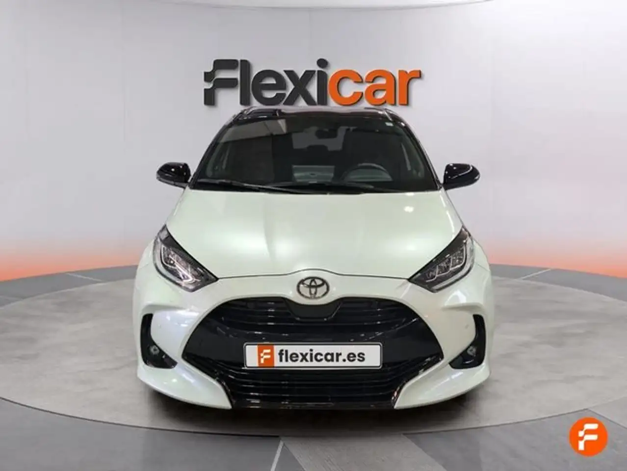 Toyota Yaris 120H 1.5 Active Plus — Vehicle gallery 2