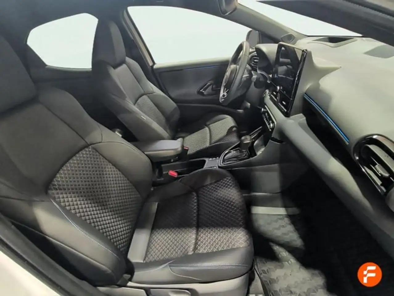 Toyota Yaris 120H 1.5 Active Plus — Vehicle gallery 24