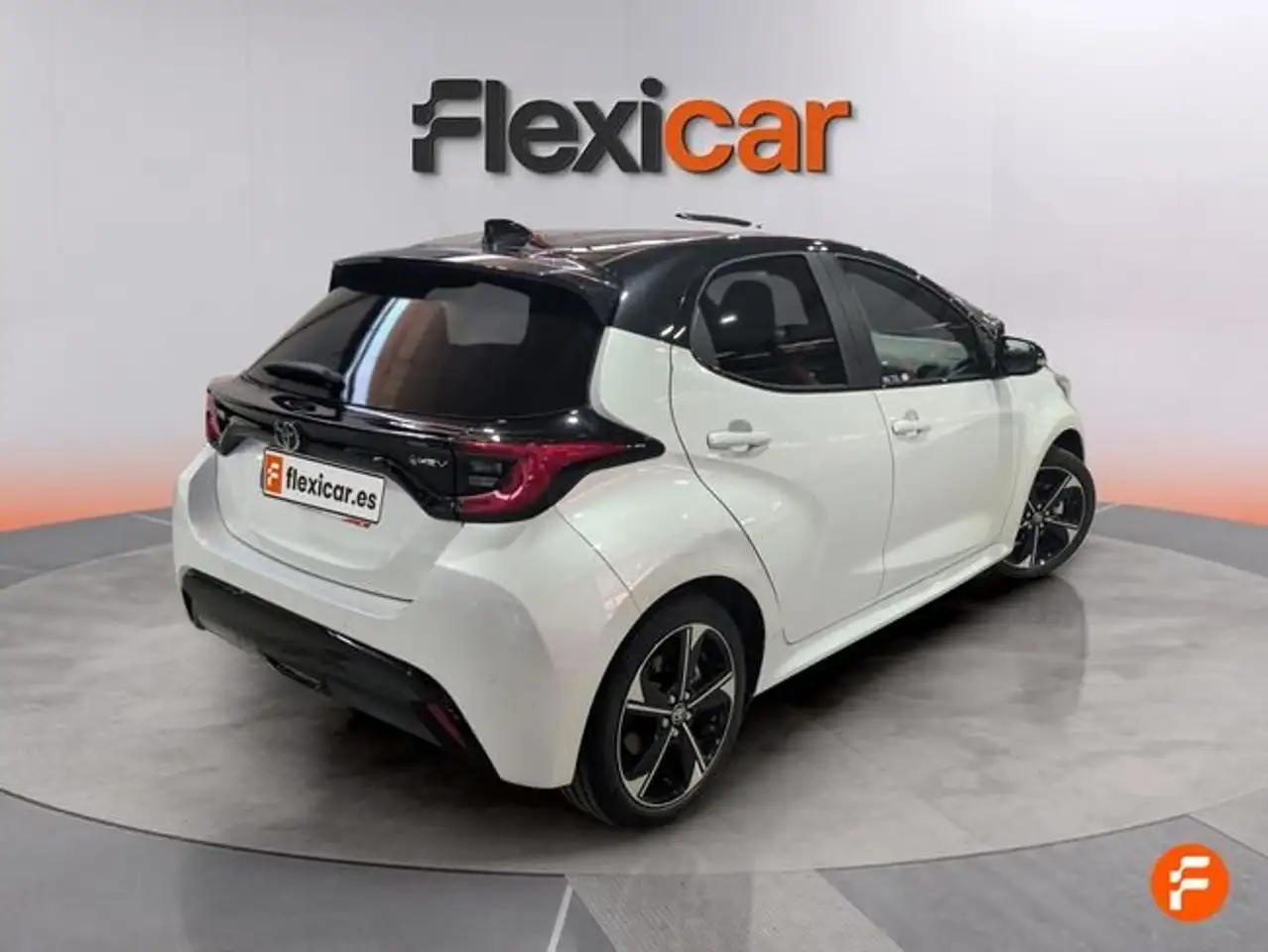 Toyota Yaris 120H 1.5 Active Plus — Vehicle gallery 8
