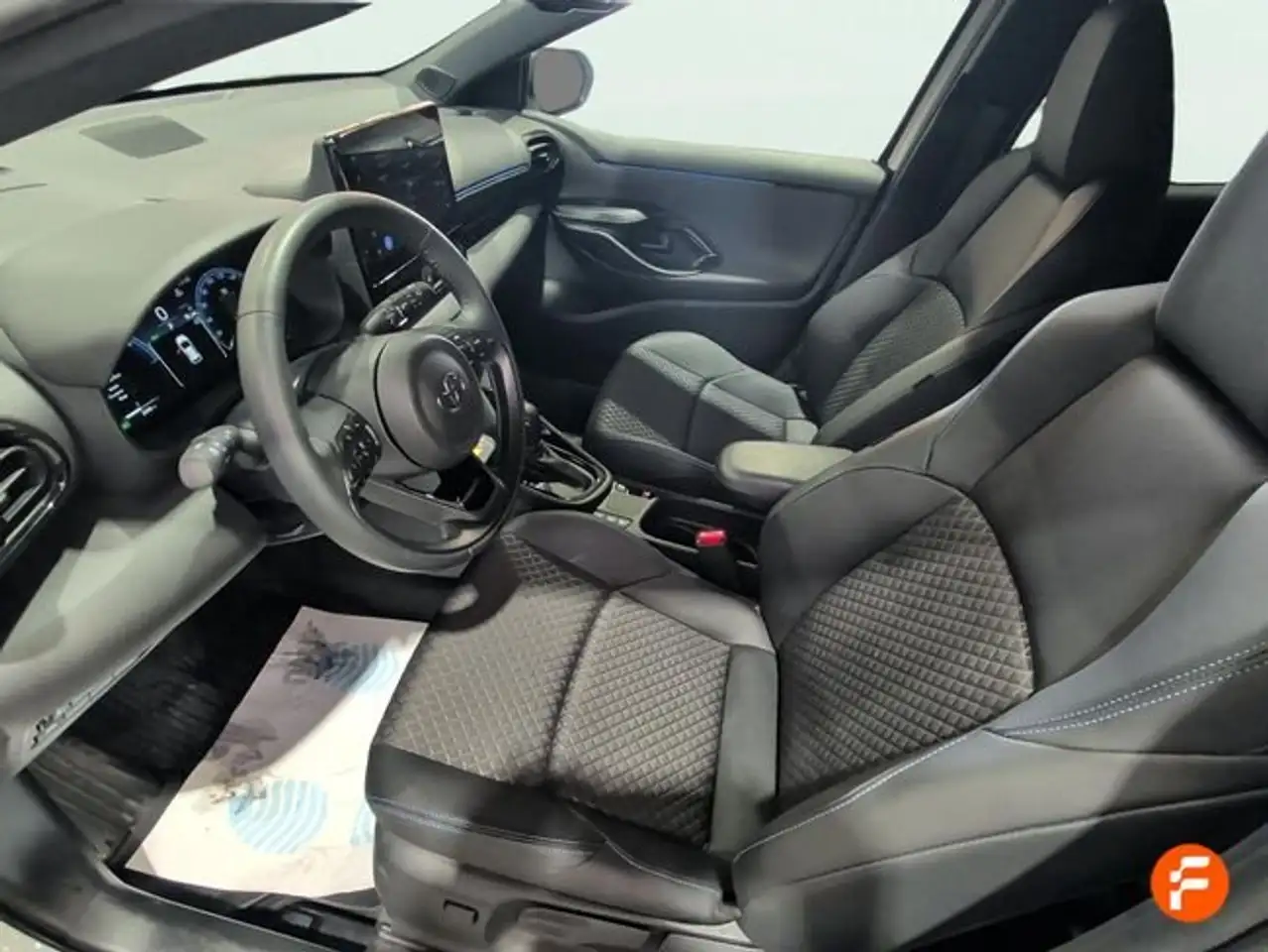 Toyota Yaris 120H 1.5 Active Plus — Vehicle gallery 13