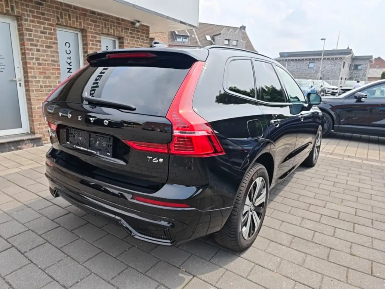 Volvo XC60 T6 Plus Dark Recharge Plug-In Hybrid AWD AHK — معرض صور السيارة 8