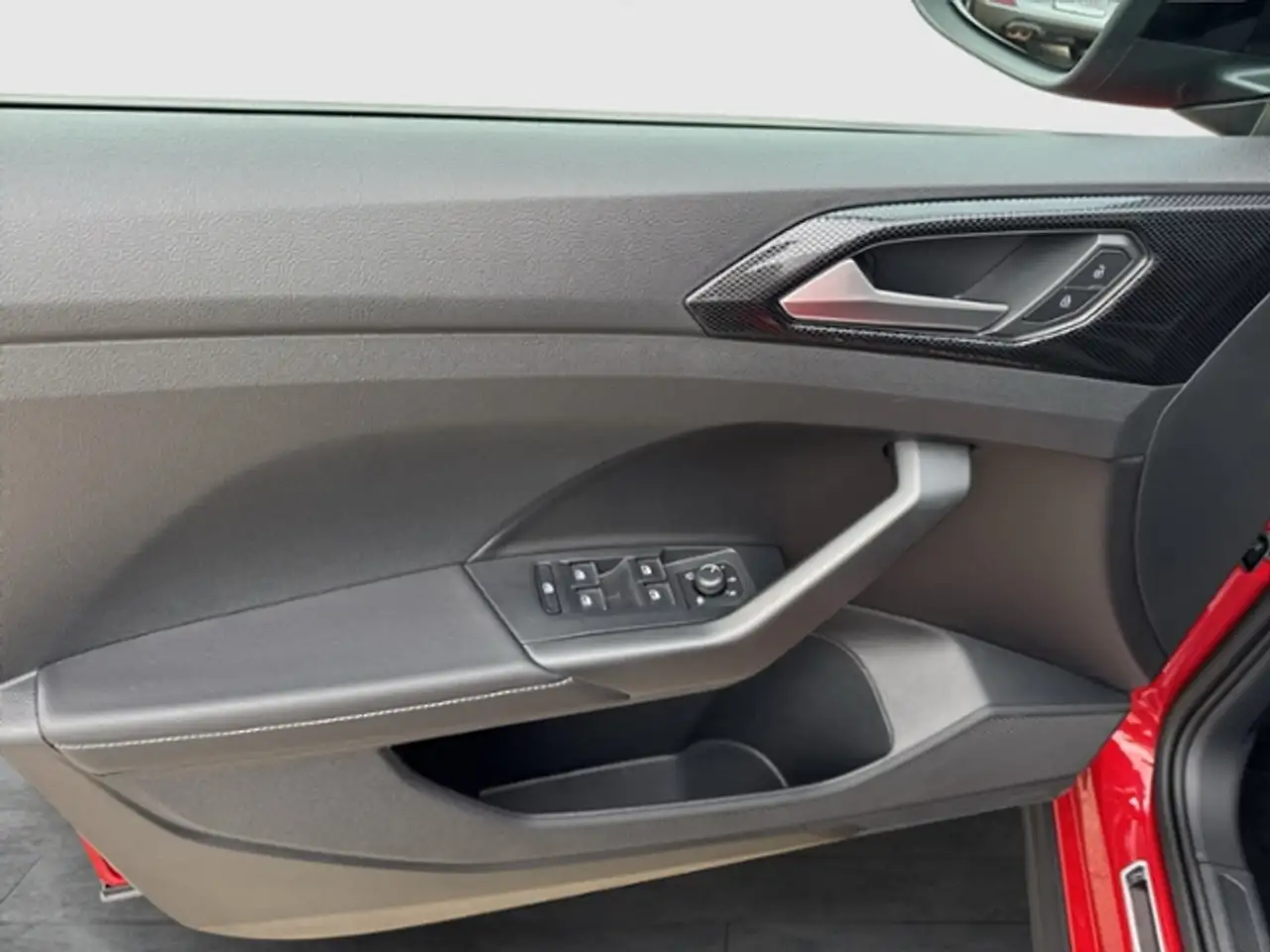 Volkswagen T-Cross LIFE 1.0 TSI EINPARKHILFE ACC LED NAVI APP-CON KL — Vehicle gallery 15