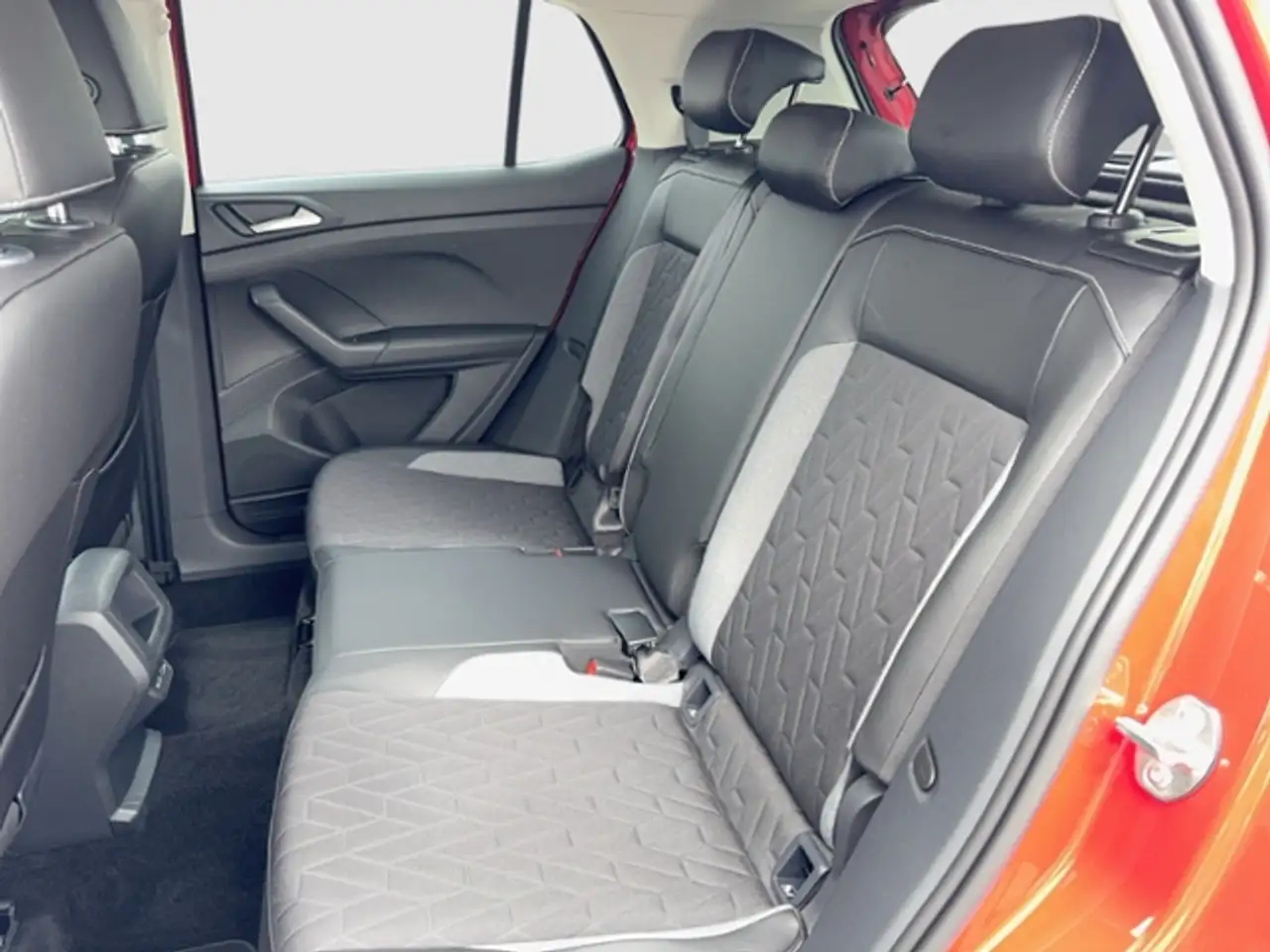 Volkswagen T-Cross LIFE 1.0 TSI EINPARKHILFE ACC LED NAVI APP-CON KL — Vehicle gallery 12
