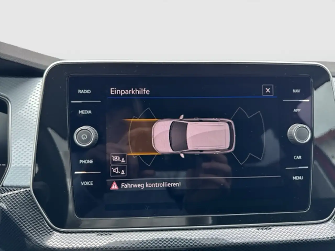 Volkswagen T-Cross LIFE 1.0 TSI EINPARKHILFE ACC LED NAVI APP-CON KL — Vehicle gallery 23