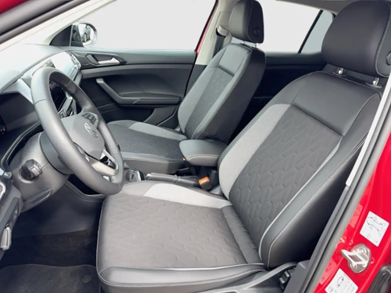 Volkswagen T-Cross LIFE 1.0 TSI EINPARKHILFE ACC LED NAVI APP-CON KL — Vehicle gallery 9